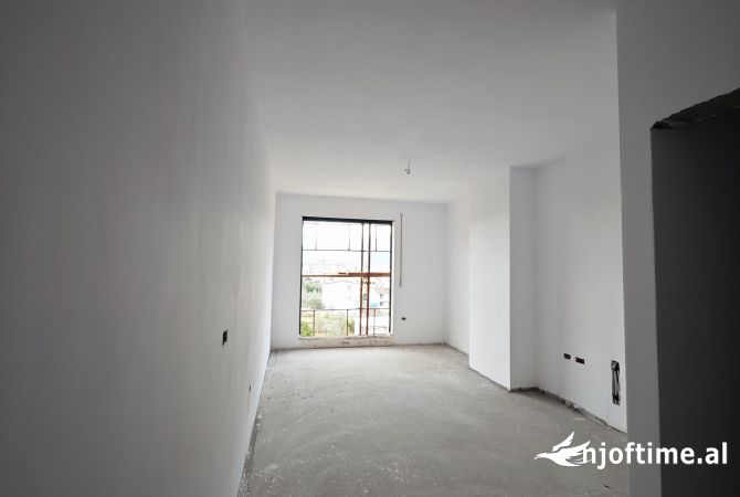 Shtepi ne shitje Apartament ne Tirane, 1+1, Mobilimi Bosh, pa mobiluar, Pagesa 82,621  Euro.