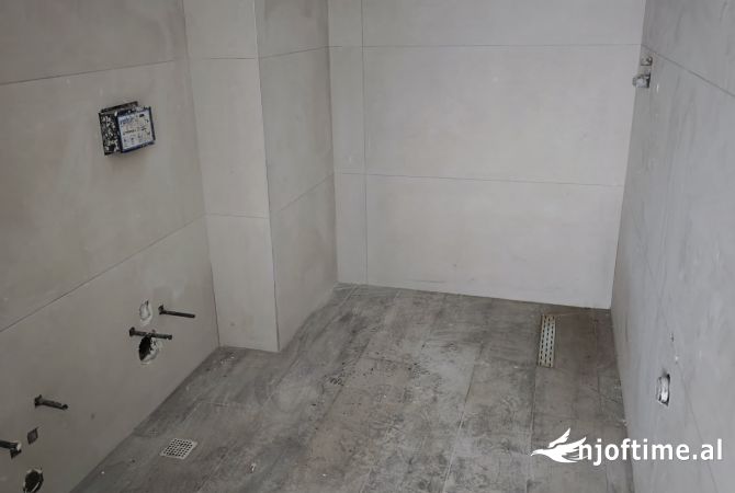 Shtepi ne shitje Apartament ne Tirane, 1+1, Mobilimi Bosh, pa mobiluar, Pagesa 82,621  Euro.