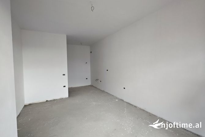 Shtepi ne shitje Apartament ne Tirane, 1+1, Mobilimi Bosh, pa mobiluar, Pagesa 82,621  Euro.