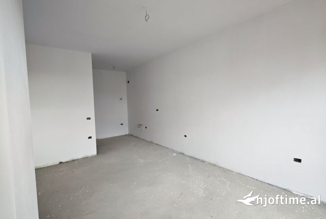 Shtepi ne shitje Apartament ne Tirane, 1+1, Mobilimi Bosh, pa mobiluar, Pagesa 82,621  Euro.