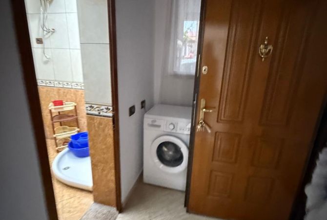 Shtepi me qera Shtepi Private ne Tirane, 1+1, Mobilimi E mobiluar, Pagesa 250  Euro.