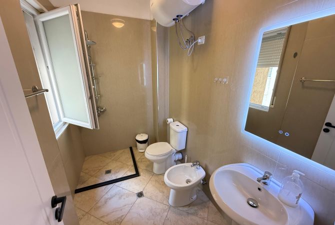 Shtepi me qera Apartament ne Tirane, 2+1, Mobilimi E mobiluar, Pagesa 800  Euro.