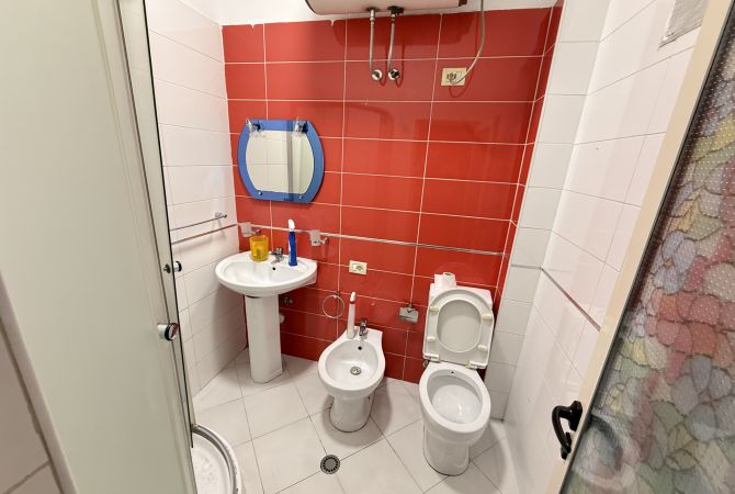 Shtepi me qera Apartament ne Tirane, 2+1, Mobilimi E mobiluar, Pagesa 500  Euro.