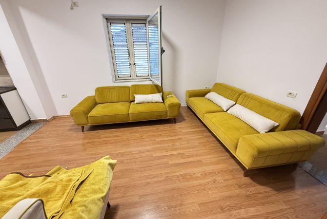 Shtepi me qera Apartament ne Tirane, 2+1, Mobilimi E mobiluar, Pagesa 500  Euro.