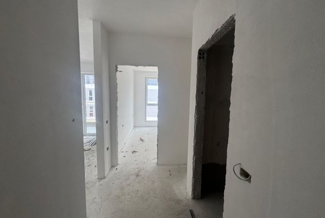 Shtepi ne shitje Apartament ne Tirane, 1+1, Mobilimi Bosh, pa mobiluar, Pagesa 73,000  Euro.