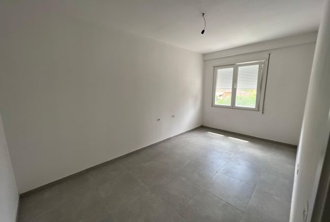 Shtepi me qera Apartament ne Tirane, 2+1, Mobilimi Bosh, pa mobiluar, Pagesa 450  Euro.