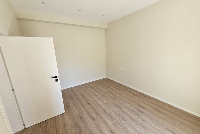 Shtepi ne shitje Apartament ne Tirane, 1+1, Mobilimi Bosh, pa mobiluar, Pagesa 124,000  Euro.