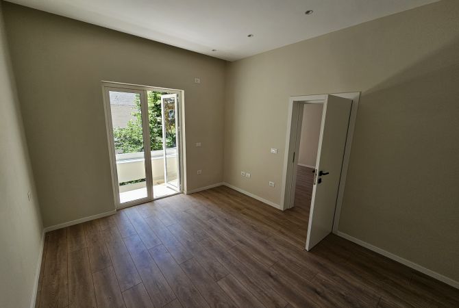 Shtepi ne shitje Apartament ne Tirane, 1+1, Mobilimi Bosh, pa mobiluar, Pagesa 124,000  Euro.