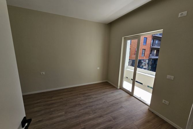 Shtepi ne shitje Apartament ne Tirane, 1+1, Mobilimi Bosh, pa mobiluar, Pagesa 139,000  Euro.