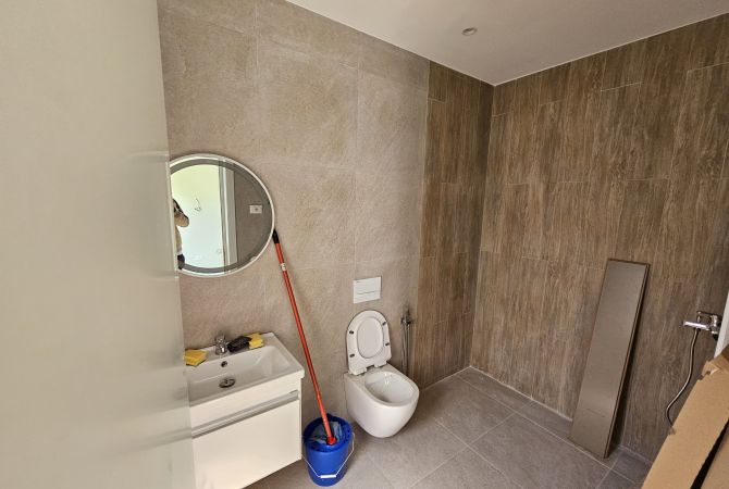 Shtepi ne shitje Apartament ne Tirane, 1+1, Mobilimi Bosh, pa mobiluar, Pagesa 139,000  Euro.