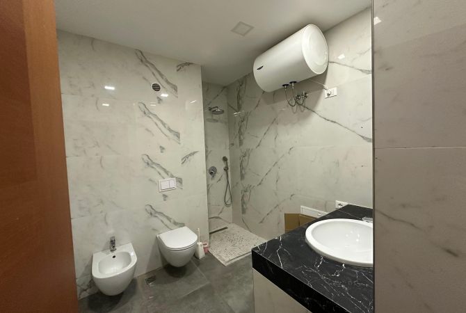 Shtepi ne shitje Apartament ne Tirane, 3+1, Mobilimi Bosh, pa mobiluar, Pagesa 328,900  Euro.