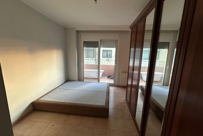 Shtepi ne shitje Apartament ne Tirane, 3+1, Mobilimi Bosh, pa mobiluar, Pagesa 328,900  Euro.