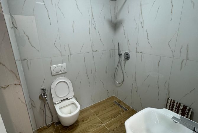 Shtepi ne shitje Apartament ne Tirane, 1+1, Mobilimi Bosh, pa mobiluar, Pagesa 1,150,000  Euro.