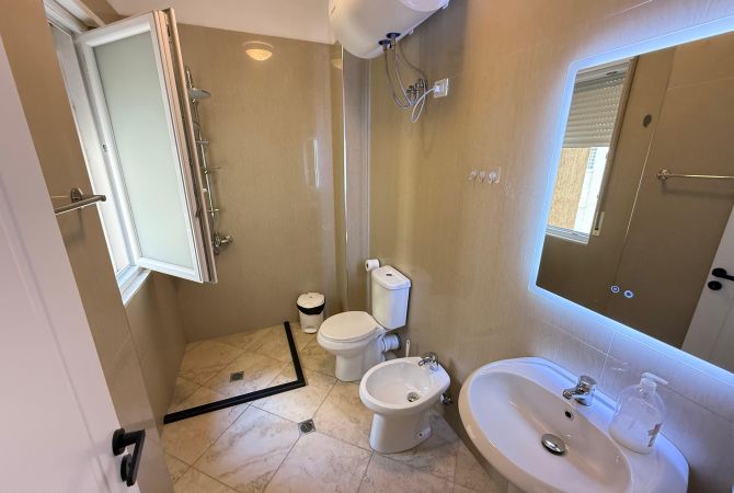 Shtepi me qera Apartament ne Tirane, 2+1, Mobilimi E mobiluar, Pagesa 800  Euro.