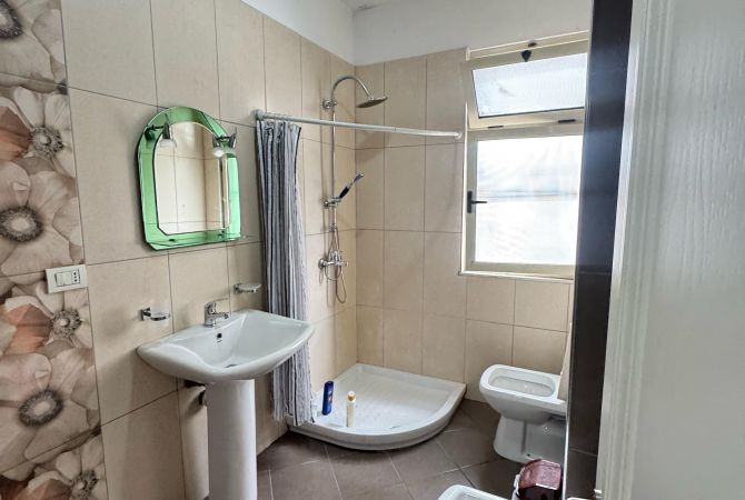 Shtepi me qera Apartament ne Tirane, 2+1, Mobilimi E mobiluar, Pagesa 500  Euro.