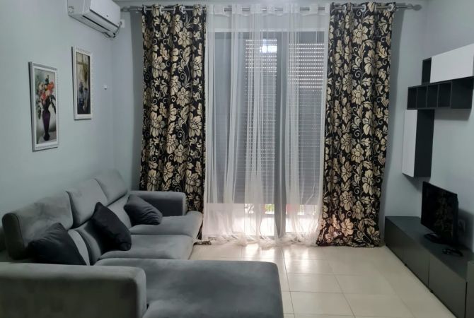 Shtepi me qera Apartament ne Tirane, 1+1, Mobilimi E mobiluar, Pagesa 500  Euro.