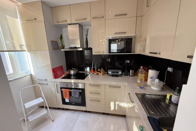Shtepi me qera Apartament ne Tirane, 2+1, Mobilimi E mobiluar, Pagesa 1,000  Euro.