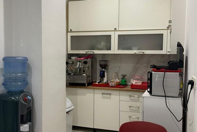 Ambient biznesi me qera 3+1 ne Tirane - 4,000 Euro