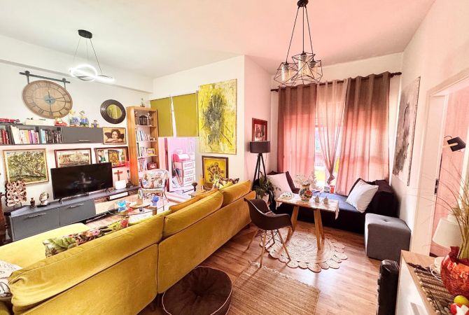 Shtepi ne shitje Apartament ne Tirane, 2+1, Mobilimi E mobiluar, Pagesa 130,000  Euro.