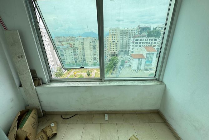 Qera Ambjent Per Zyre Cmimi: 700 Euro 