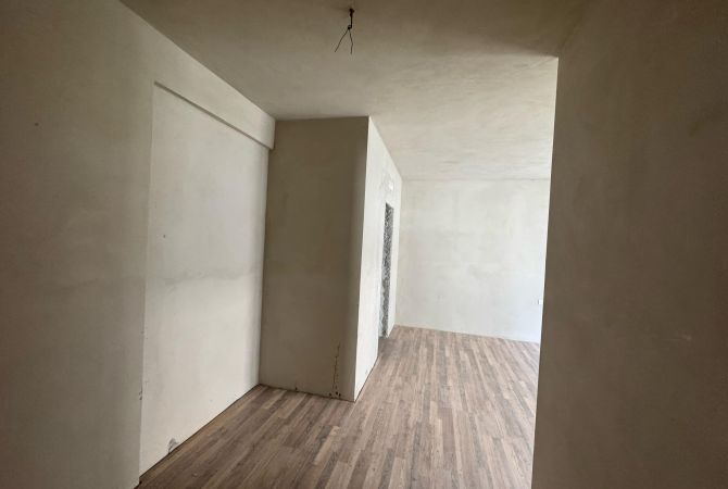 Shtepi ne shitje Apartament ne Tirane, 3+1, Mobilimi Bosh, pa mobiluar, Pagesa 320,000  Euro.