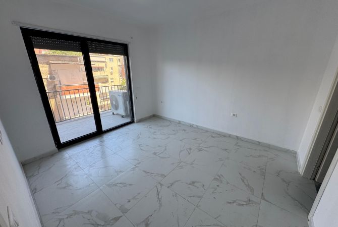 Ambient biznesi me qera 3+1 ne Tirane - 800 Euro