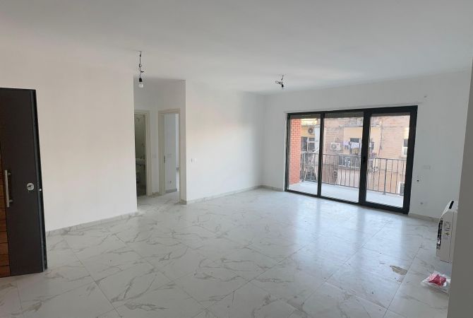 Ambient biznesi me qera 3+1 ne Tirane - 800 Euro