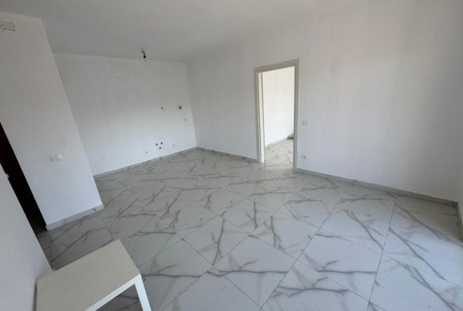 Ambient biznesi me qera 3+1 ne Tirane - 700 Euro