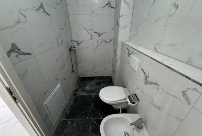 Ambient biznesi me qera 3+1 ne Tirane - 700 Euro