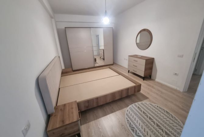 Shtepi me qera Apartament ne Tirane, 2+1, Mobilimi Pjeserisht e mobiluar, Pagesa 65,000  Leke.