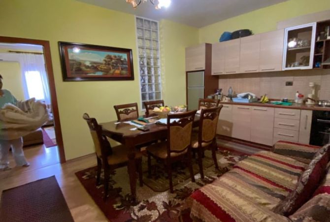 Shtepi me qera 2+1 ne Tirane - 390 Euro