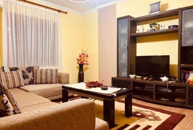 Shtepi me qera 2+1 ne Tirane - 390 Euro