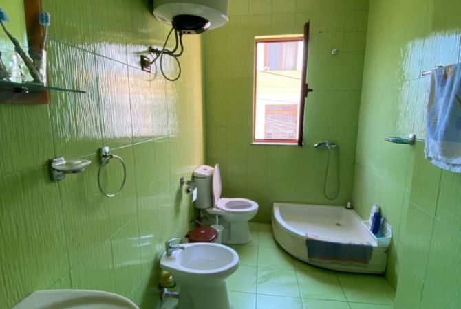 Shtepi me qera Apartament ne Tirane, 2+1, Mobilimi Pjeserisht e mobiluar, Pagesa 390  Euro.