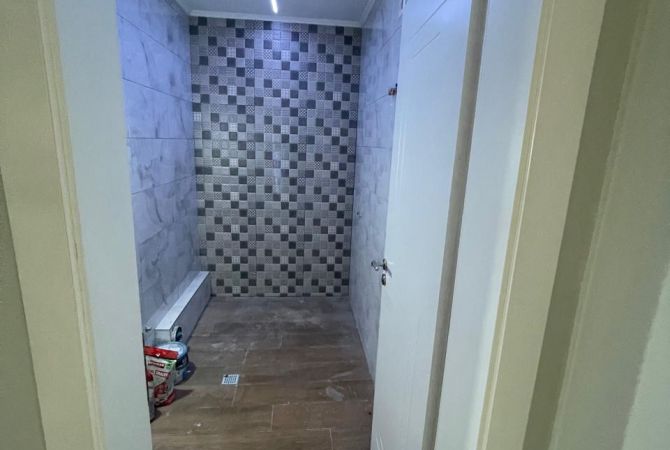 Shtepi ne shitje Apartament ne Tirane, 2+1, Mobilimi Bosh, pa mobiluar, Pagesa 136,400  Euro.