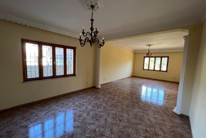 Shtepi me qera Duplex(shtepi me 2 kate) ne Tirane, 4+1, Mobilimi E mobiluar, Pagesa 2,300  Euro.