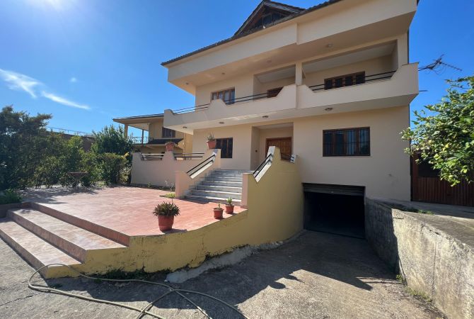 Shtepi me qera 4+1 ne Tirane - 2,300 Euro
