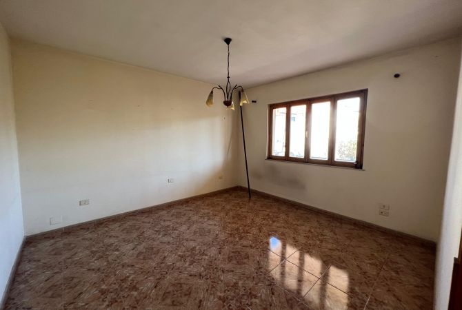 Shtepi me qera Duplex(shtepi me 2 kate) ne Tirane, 4+1, Mobilimi E mobiluar, Pagesa 2,300  Euro.