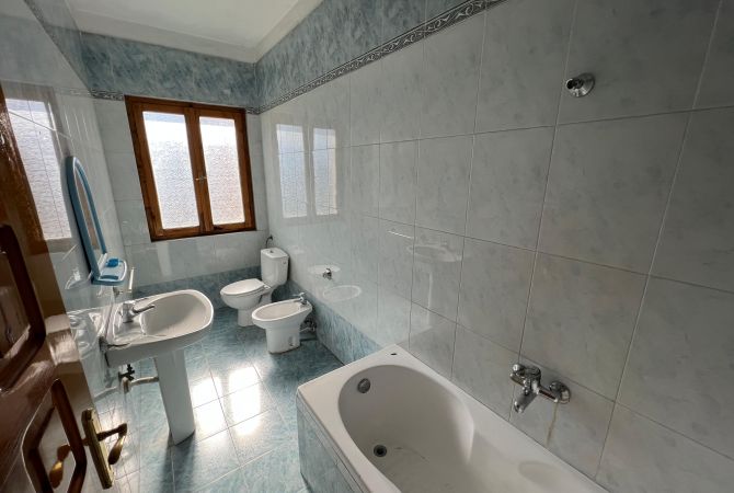 Shtepi me qera 4+1 ne Tirane - 2,300 Euro