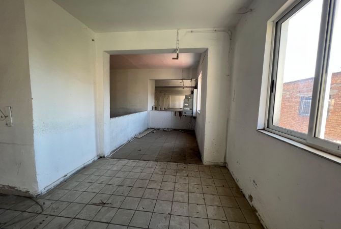 Ambient biznesi me qera 4+1 ne Tirane - 2,500 Euro