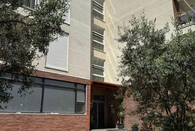 Shtepi me qera Apartament ne Tirane, 2+1, Mobilimi E mobiluar, Pagesa 80,000  Leke.