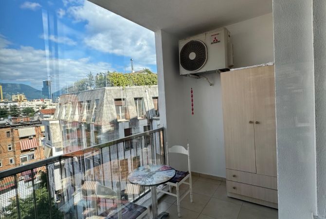Shtepi me qera Apartament ne Tirane, 2+1, Mobilimi E mobiluar, Pagesa 80,000  Leke.