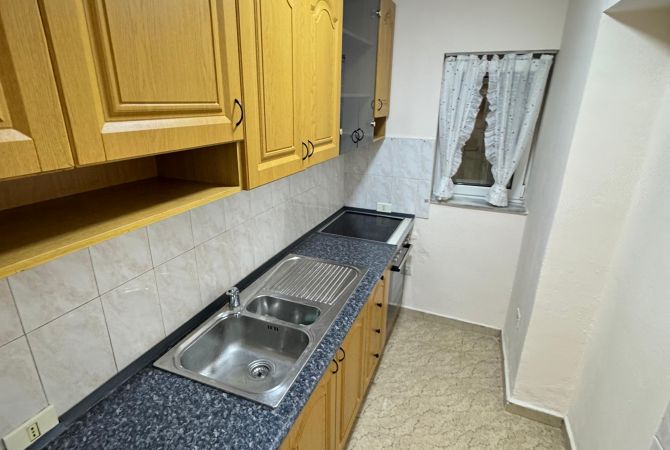 Shtepi me qera Apartament ne Tirane, 1+1, Mobilimi E mobiluar, Pagesa 500  Euro.