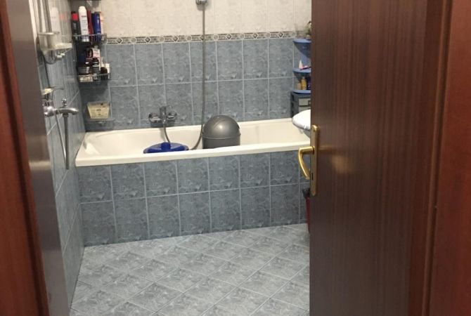 Shtepi me qera Apartament ne Tirane, 1+1, Mobilimi E mobiluar, Pagesa 500  Euro.