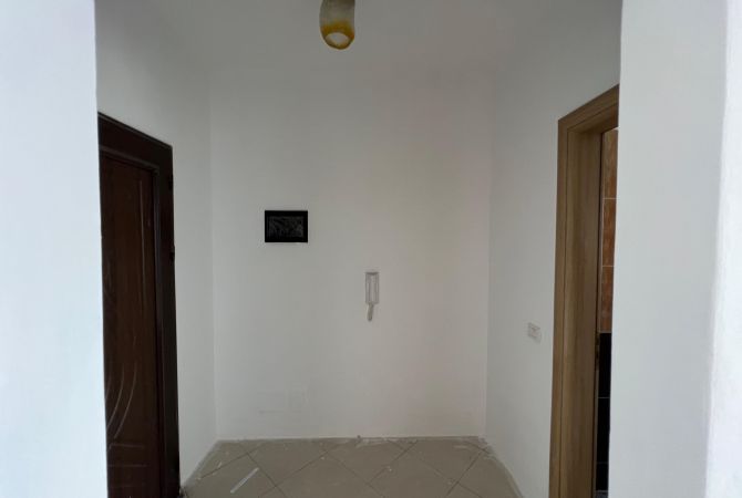 Shtepi ne shitje Apartament ne Tirane, 1+1, Mobilimi Bosh, pa mobiluar, Pagesa 149,000  Euro.