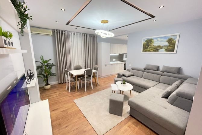 Shtepi me qera 2+1 ne Tirane - 690 Euro