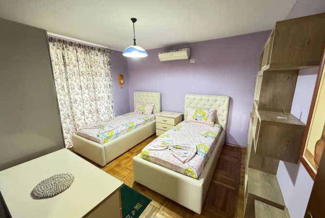 Shtepi me qera Apartament ne Tirane, 2+1, Mobilimi E mobiluar, Pagesa 500  Euro.