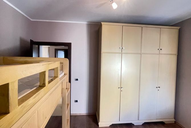 Shtepi me qera Apartament ne Tirane, 3+1, Mobilimi E mobiluar, Pagesa 750  Euro.
