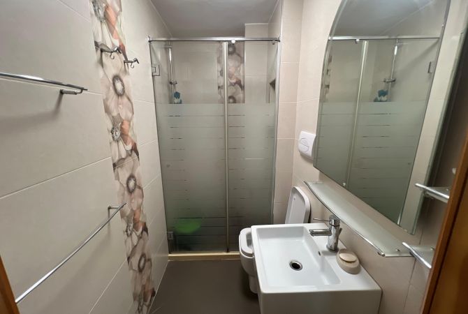 Shtepi me qera Apartament ne Tirane, 3+1, Mobilimi E mobiluar, Pagesa 650  Euro.