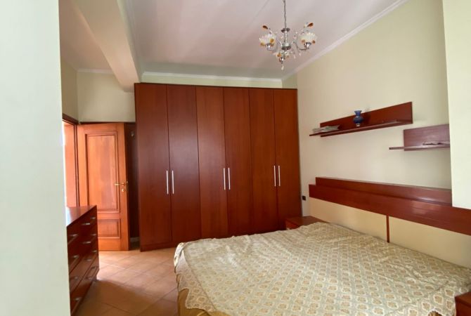 Shtepi me qera 4+1 ne Tirane - 2,500 Euro