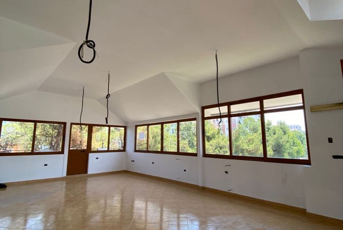 Shtepi me qera Shtepi Private ne Tirane, 4+1, Mobilimi Pjeserisht e mobiluar, Pagesa 2,500  Euro.